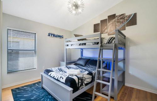 Great Location, gated community, private heated POOL - Foto 13