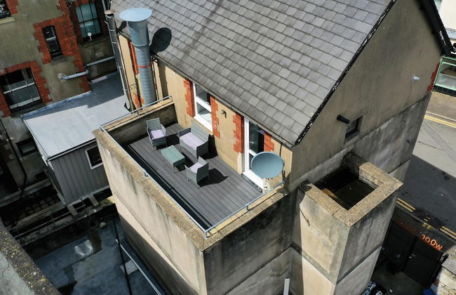 Charming 1-bed & Balcony Flat in Merthyr Tydfil - Foto 1