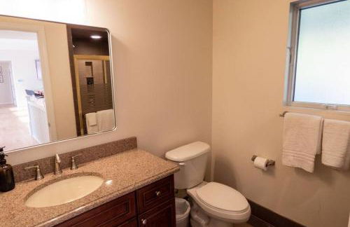 Modernist Lakefront Sojourn - Foto 8