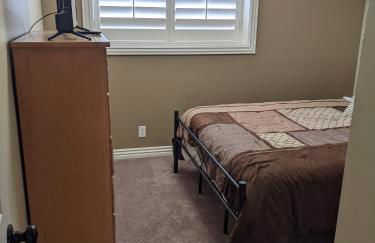 Beautiful Large Residential Home - Photo 29