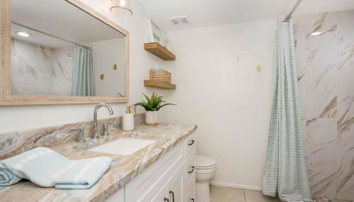 Luxury Beachside Condo - Half Mile from Beach - Foto 2