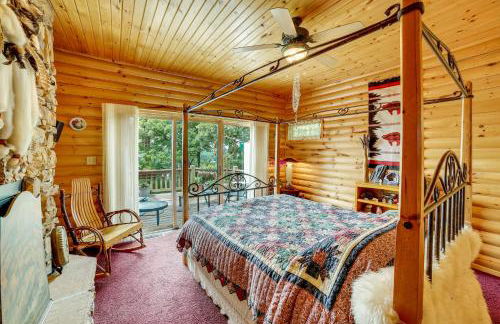 Decks and Views Spacious Cabin Near Table Rock Lake - Foto 13