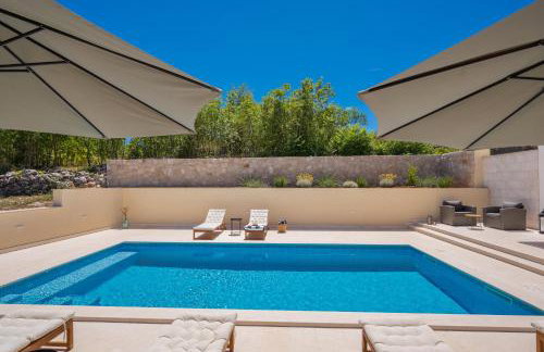 Unique Villa Pietra with heated private pool - Foto 1