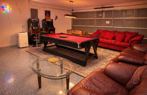 FUN Retro Arcade Villa - Pool&Spa, Arcades, Billiards,BBQ Gazebo Lounge, 10 Mins Strip - Photo 3