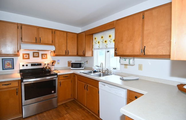 Serendipity - Large 5BR With a Hot Tub - Photo 12