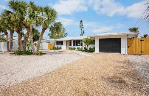 Coastal Charm - Photo 10