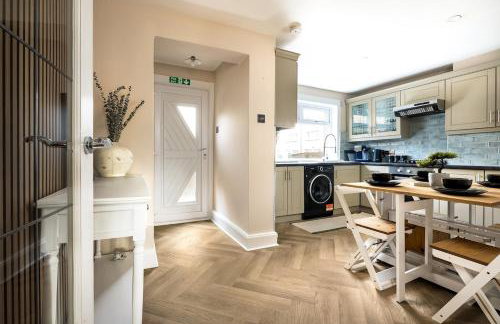 Spacious 3 Bed Home in Glasgow City With Free Parking - Foto 29