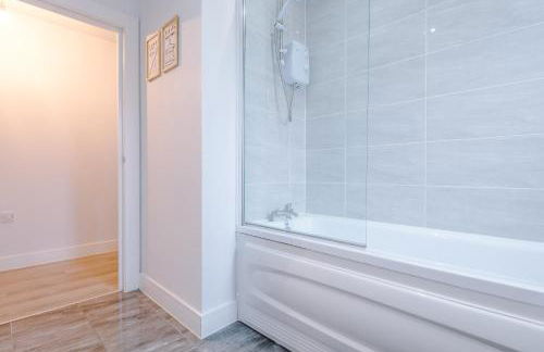 1BR & 2BR Apt -for CONTRACTORS- free PARKING close to EVERTON & ANFIELD stadium, Liverpool City Centre managed by Chique Properties Ltd - Foto 69