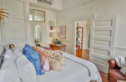 Riverwalk Gem-Stylish Downtown Escape with Views - Foto 10