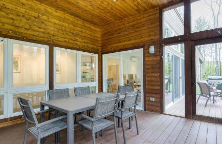 Secluded Modern Enclosed Patio Forest Views Woodland Zen by AvantStay - Foto 14