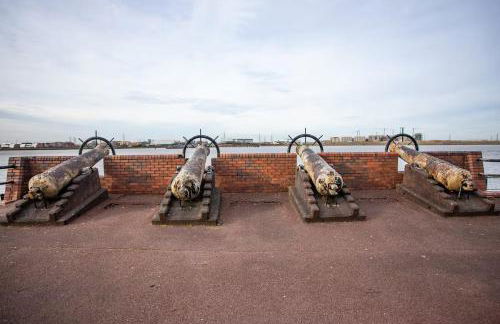 A Riverside Paradise in The City w Garden and Free Parking - A 2 Bed Home in London Sleeps 4! - Foto 42