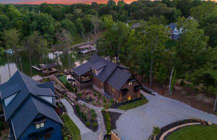 Black Bear Lodge by Avantstay Lakefront, Dock, Pool, Theater Sleeps 20+ - Foto 146