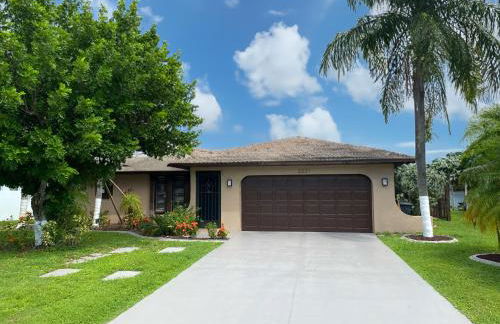 Cozy Coral Cottage with Tiki Hut, Mini Golf, Arcade and Grill - Foto 24