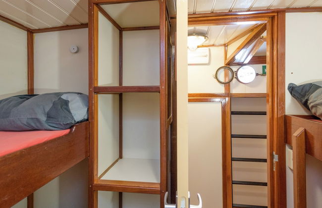 Boat in Leiden Near City Center & Museums - Foto 11