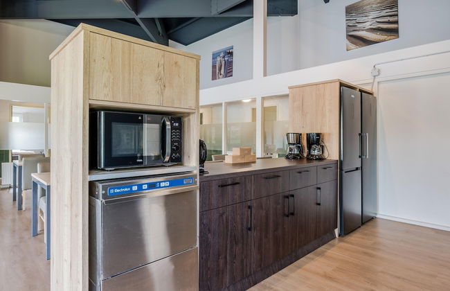 Well Furnished Home for Groups with Dishwasher near Water - Foto 7