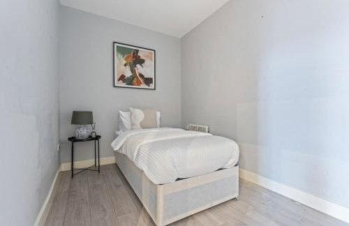 Coulsdon Escape - 3 BR - Sleeps 5 - Free Parking - Foto 12