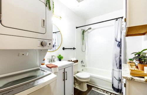 Jungle House Luxury Homes - Columbus Downtown Short North - Walk to Convention Center & Nationwide Arena - Sleeps up to 10 - Free Parking - Over 5,800 Five Stars - Foto 9