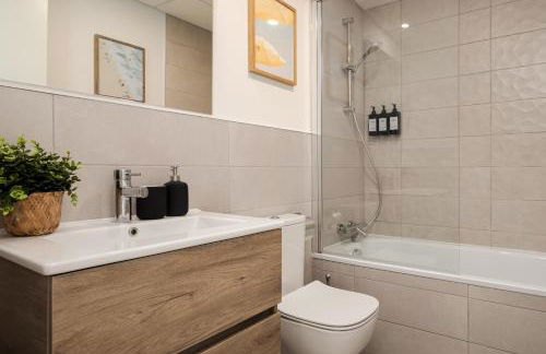 New cozy 2-bedroom apartment in Estepona center - Photo 16