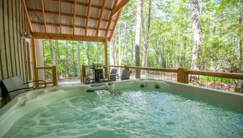 Stone's Throw Bungalow-- Hot Tub, Modern & Updated, Sleeps 2 - Foto 3