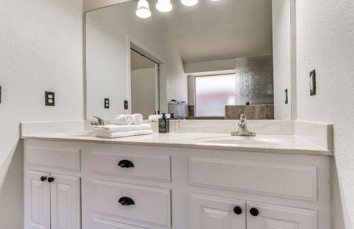 Sleek 4BR OKC Stay by StayLage - Photo 12