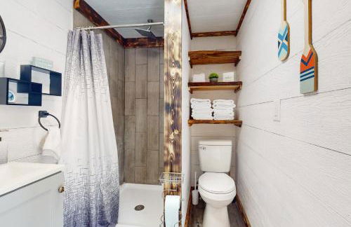 Family Fun! Riverside Home with Fire Pit - Foto 12