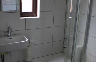 Superb Comfy 2 Bed House, Responsive & Caring Hosts Free WiFi & Parking, Close to MK Centre, Train Station, Santander, Network Rail by Webbhill Stays - Foto 14