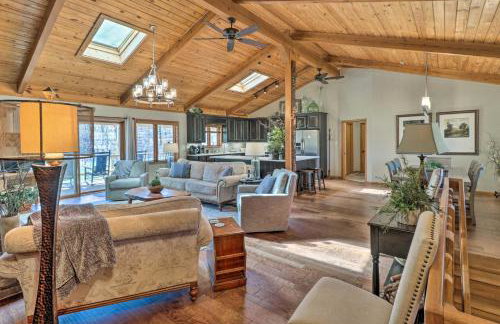 Renovated Riverfront Retreat with Deck and Grill! - Foto 5