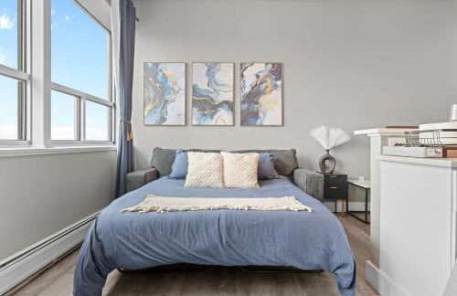 1BR • City Views • Queen + SofaBed • WiFi & 2 TVs - Photo 28