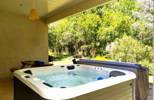 Le Parc Jean Édouard - Spa avec jacuzzi privé - Superbe villa 4 chambres - 9 couchages - 6 lits - Poêle - Parking - Climatisation réversible- Terrasse ombragée et grand jardin - Foto 11