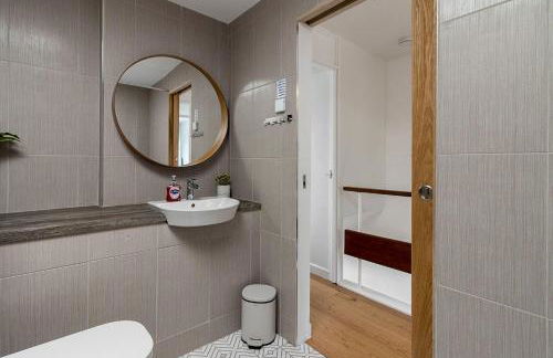 Seaside Rendezvous - Sleeps 7, Sea Views & Parking - Foto 40