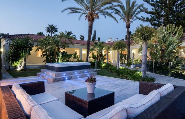 Modern Versace-themed Villa - Foto 9