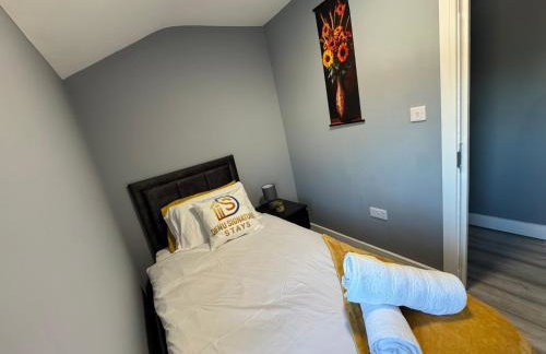 2 Bedroom Home with Free Parking & Fast Wi-Fi - Foto 17