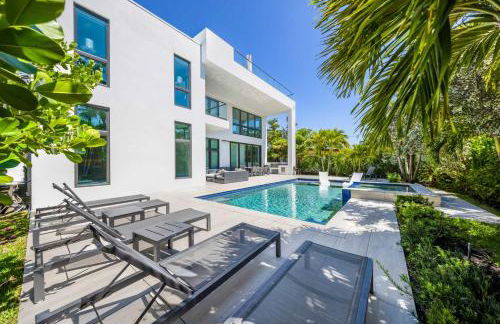 LVS Villa Blanco 5BR Coastal Oasis with Rooftop Sunset Deck Heated Pool Spa & Walk-to-Beach Access - Foto 23