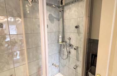 Le Green Field Lodge - Parking Gratuit - Standing - Centre Ville - Commerces à Proximité - Foto 16