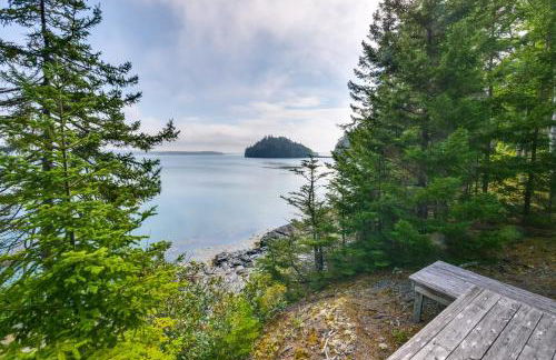 Enchanting Waterfront Sorrento Home with Deck! - Foto 25