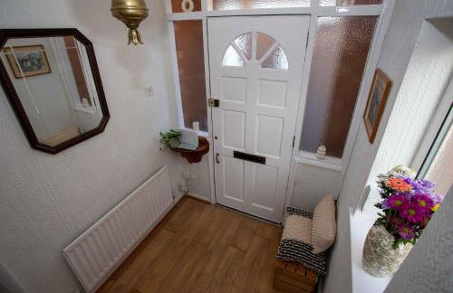 NEC, BHX Cosy 3 Bedroom House with Parking - Foto 5
