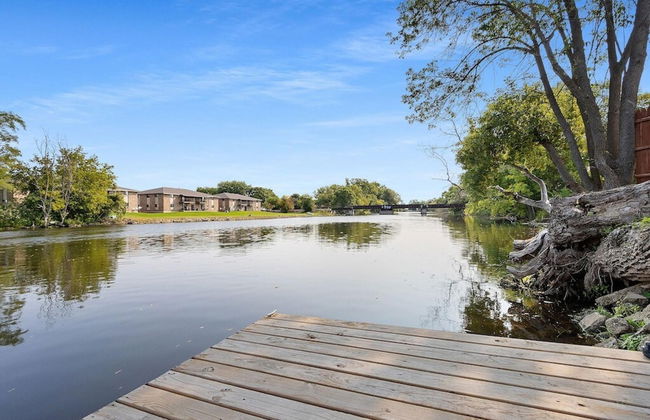 Lazy River Villa - Hottub Fenced Yard Sleeps 11 - Foto 42