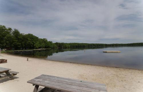 Serene Escape at Big Bass Lake & Pool Access - Foto 69