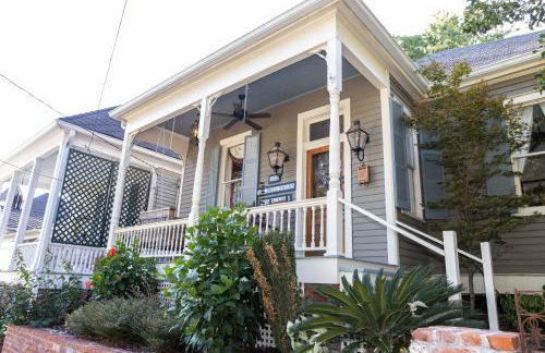 The Dollhouse - 3 Bed, 2 Bath, Walk to Downtown - Foto 43