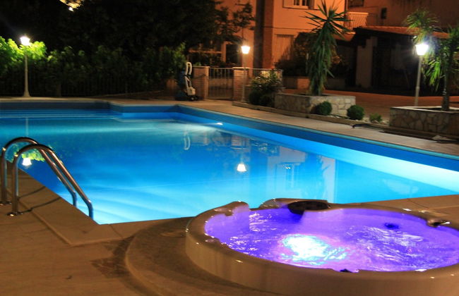 Villa with Salt Water & Heated Pool & Hot Tub near sea - Foto 39