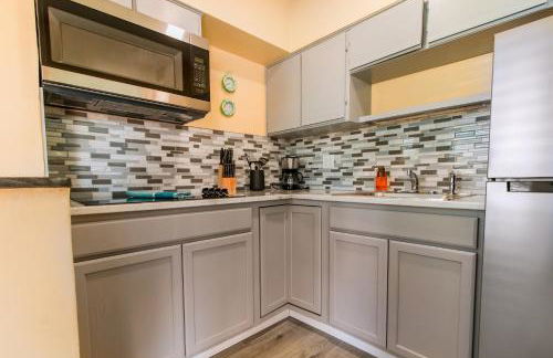 Gorgeous Beach Condo - Photo 7