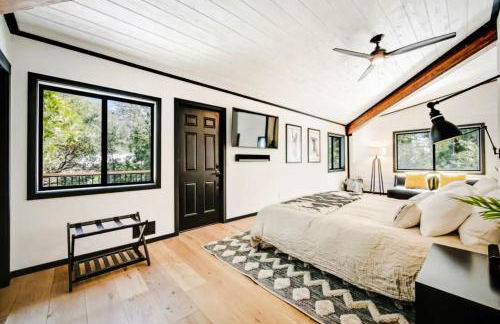 Haven at Cedar Haus Luxury 1BR Escape w Hot Tub EV Charger Gourmet Kitchen Fully Fenced Yard Dogs OK - Foto 29