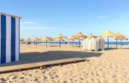 Attic Valencia Beach - Photo 36