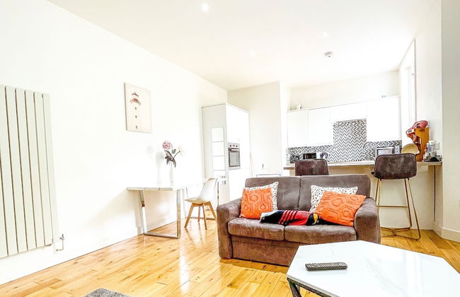 London 2-bed Apartment in Herbert Road - Foto 1