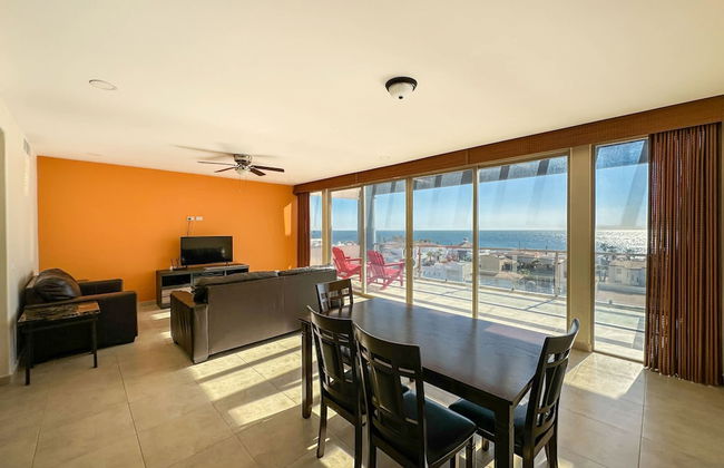 Poolside Family Retreat 2BR Condo - Foto 10