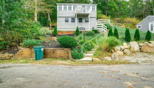 Swim and Fish On-Site! Waterfront Cape Cod Cottage - Foto 3