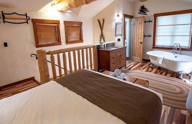 Snow Creek Cabins by Fernie Lodging Co. - Photo 25