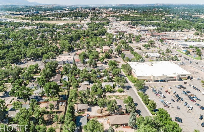 1 Br70's Inspired Comfy Condoclose to Broadmoor - Foto 24