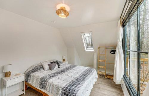 Walk to Fox Lake Pet-Friendly A-Frame with Fire Pit - Foto 11