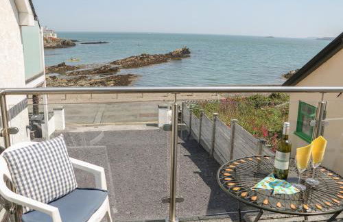 Min Y Traeth - Photo 1